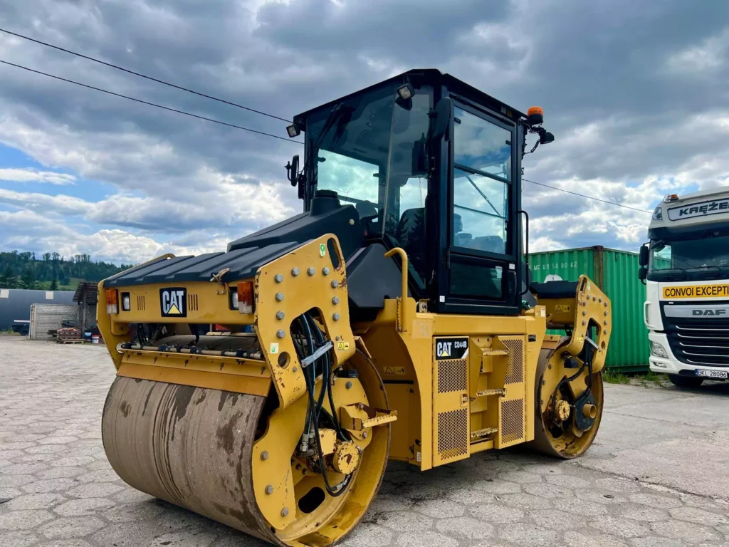 zagęszczarka-gleby-żwiru, betonu-asfaltu-budowa-dróg-kotlina-klodzka